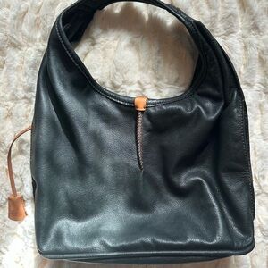 Uggs Black all leather Hobo
Elegant Black Leather Women's Bag
